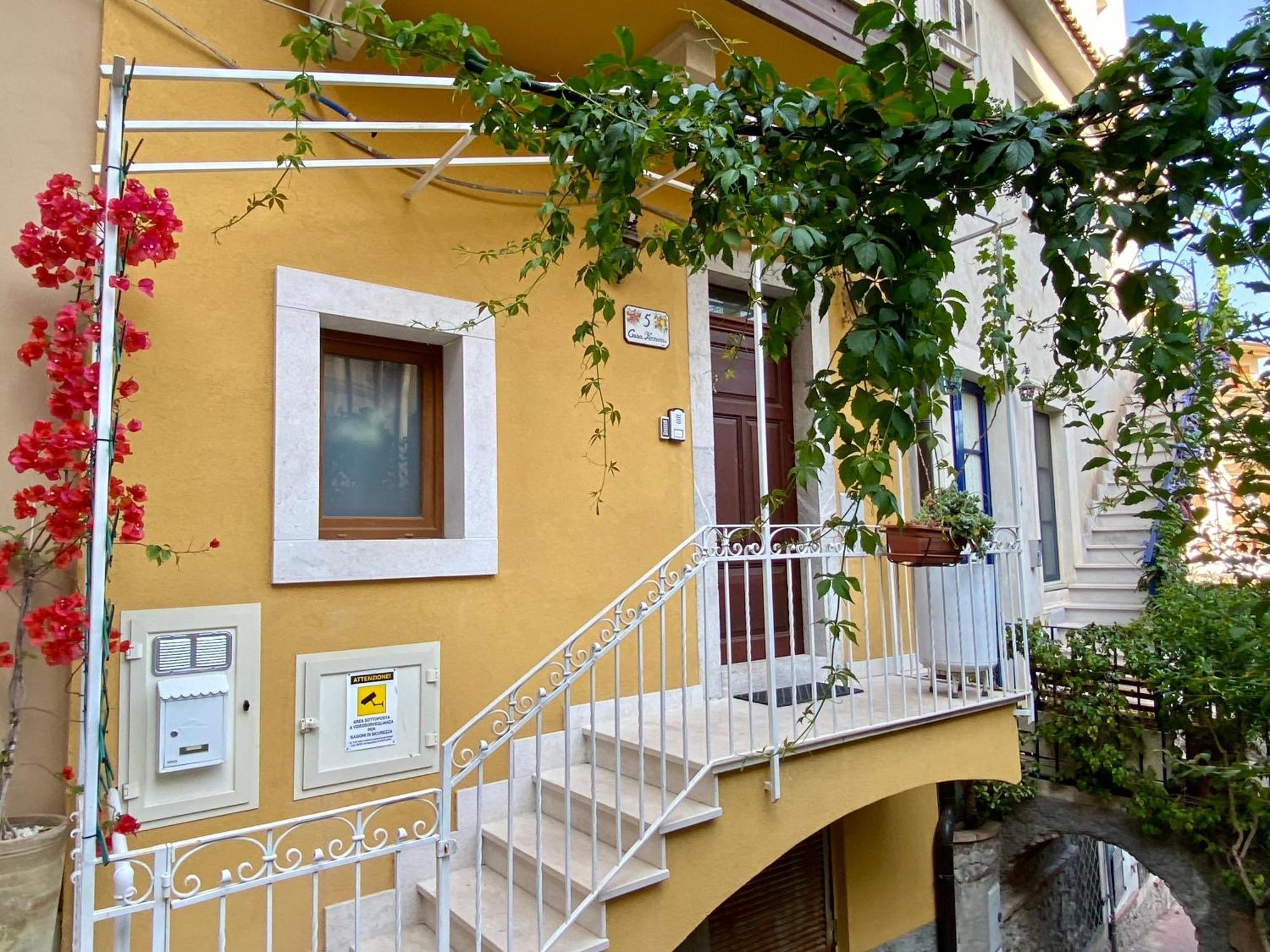 Casa Ferrara Hotel Taormina Exterior photo